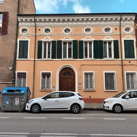 Relax A Due Passi Dal Castello Апартаменты Феррара